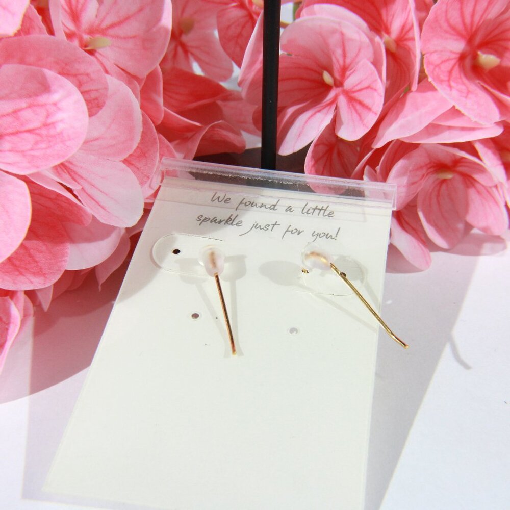 NWT Francesca's Gold-Tone Dangle Earrings Featuring a White CZ Stones - Picture 3 of 5